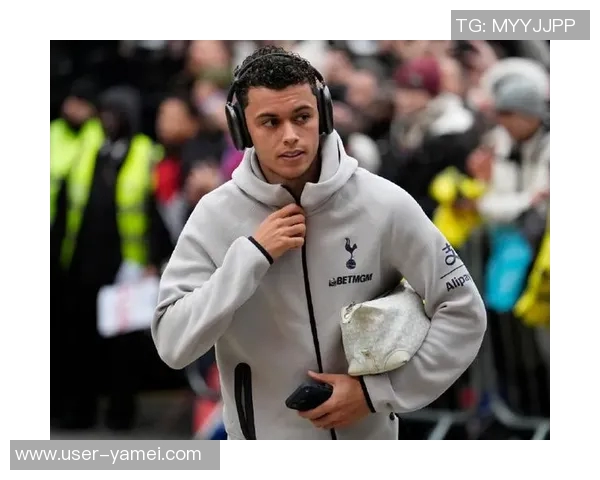 水晶宫与热刺达成协议以4000万欧签约布伦南约翰逊